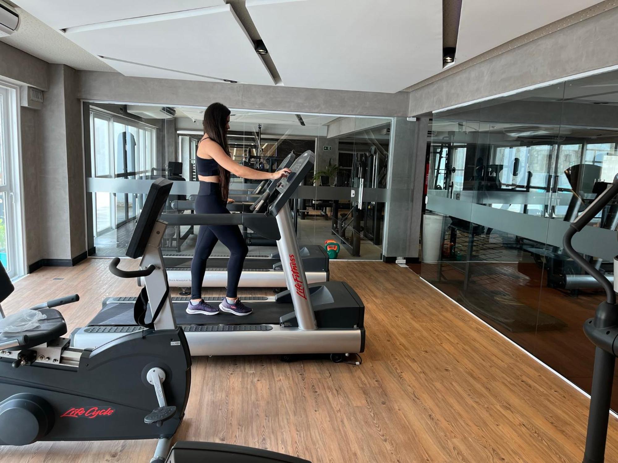 Vidam Hotel Aracaju - Transamerica Collection 外观 照片 A woman on a treadmill